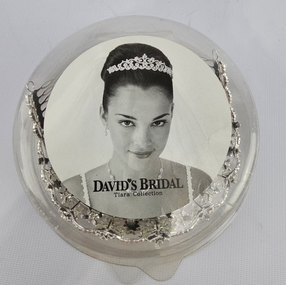 Davids Bridal 3D Crystal Tiara, Bride, Wedding, Bling, Princess, quinceañera - Picture 1 of 9